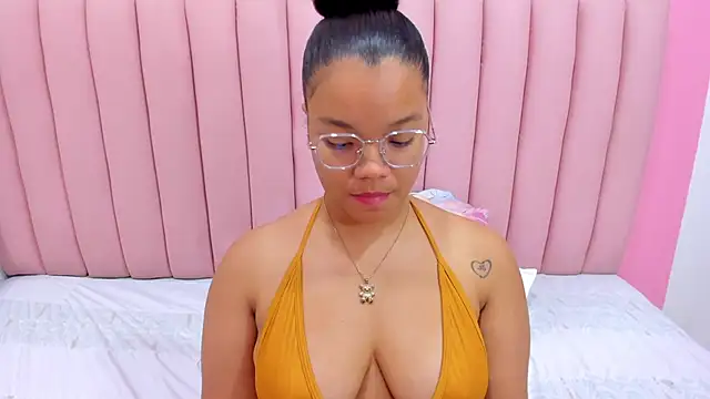 ISABELLA 020 online show from March 1, 12:45 pm