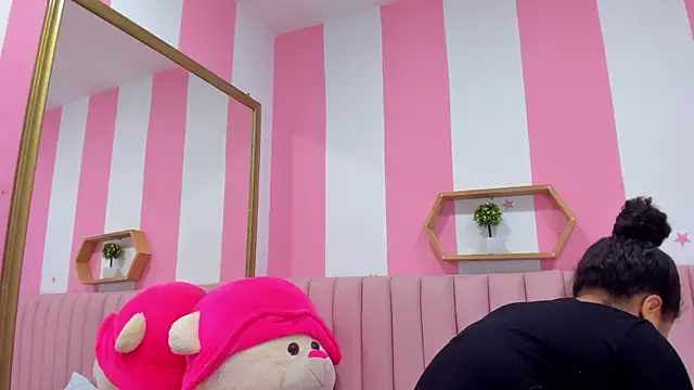 ISABELLA 020 online show from September 12, 1:44 pm