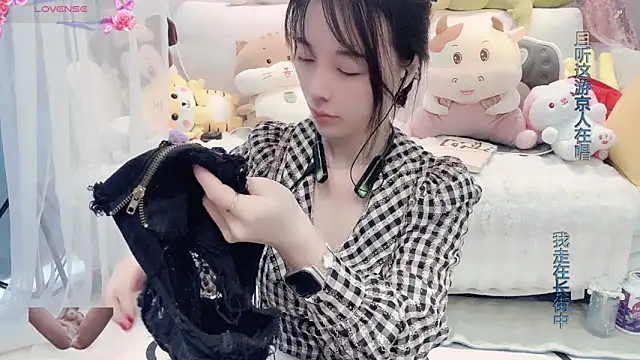 AKiKi711 online show from March 7, 2:36 am