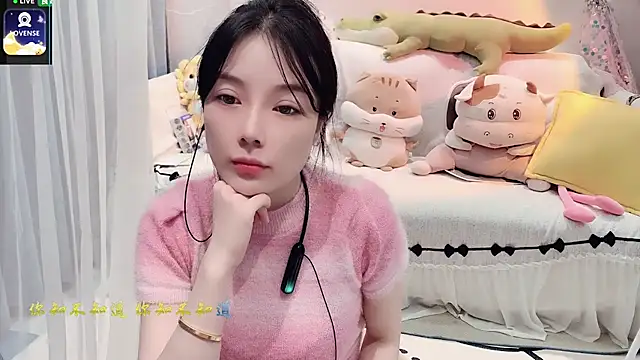 AKiKi711 online show from October 4, 4:38 pm