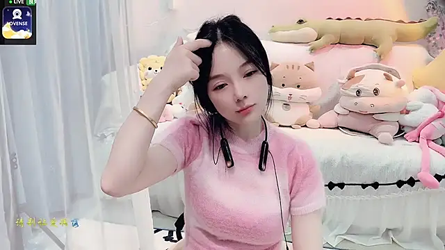 AKiKi711 online show from October 8, 4:26 pm