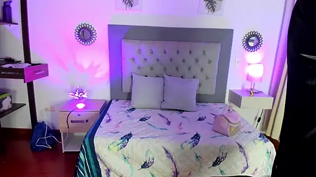 Snapshot of Kylie2211 chatting on January 23, 2:44 am Kylie2211 online show from January 23, 2:44 am