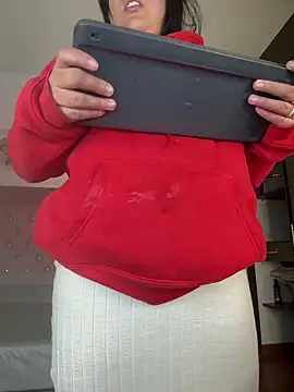 Snapshot of Kylie2211 chatting on February 6, 2:44 am Kylie2211 online show from February 6, 2:44 am