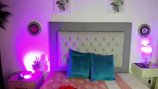 Snapshot of Kylie2211 chatting on February 8, 2:47 am Kylie2211 online show from February 8, 2:47 am