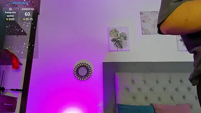 Snapshot of Kylie2211 chatting on February 14, 2:07 am Kylie2211 online show from February 14, 2:07 am