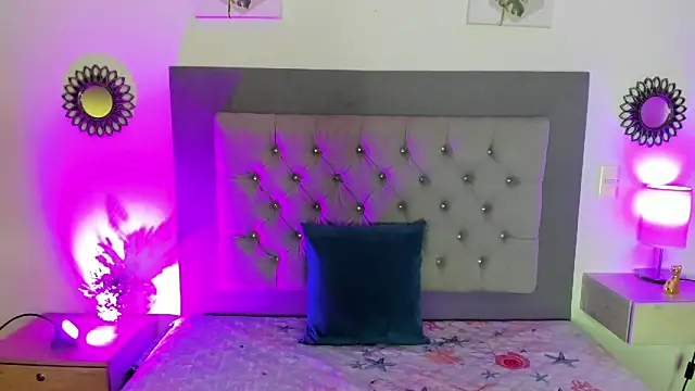 Snapshot of Kylie2211 chatting on February 15, 2:47 am Kylie2211 online show from February 15, 2:47 am