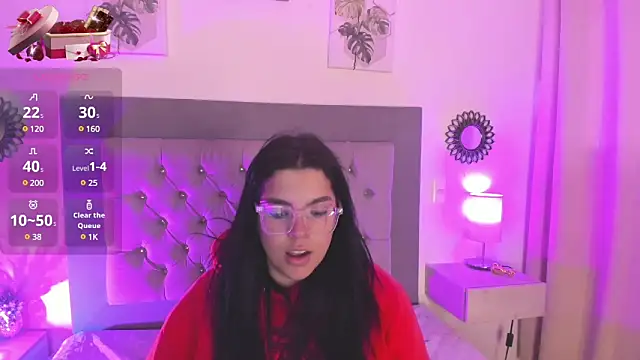 Snapshot of Kylie2211 chatting on February 15, 12:01 pm Kylie2211 online show from February 15, 12:01 pm