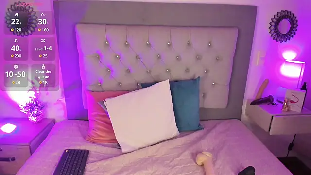 Snapshot of Kylie2211 chatting on February 20, 5:44 am Kylie2211 online show from February 20, 5:44 am