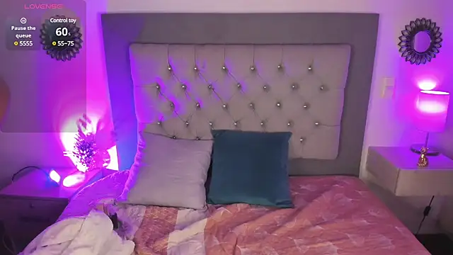 Snapshot of Kylie2211 chatting on February 24, 9:21 am Kylie2211 online show from February 24, 9:21 am