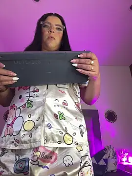 Snapshot of Kylie2211 chatting on March 17, 12:14 pm Kylie2211 online show from March 17, 12:14 pm