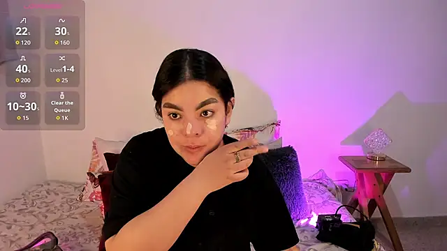 Snapshot of Kylie2211 chatting on October 14, 7:14 pm Kylie2211 online show from October 14, 7:14 pm