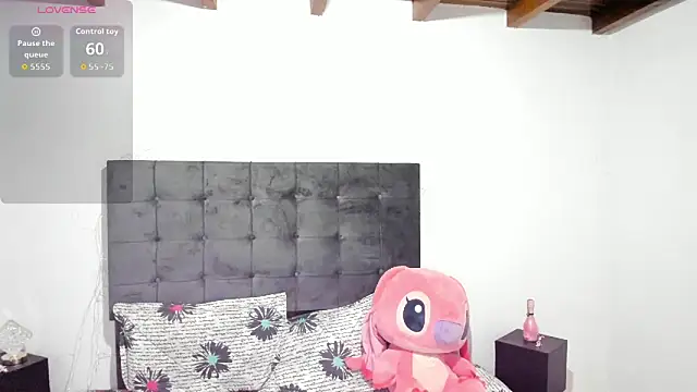 Snapshot of Kylie2211 chatting on October 31, 11:44 am Kylie2211 online show from October 31, 11:44 am