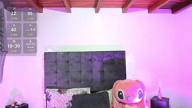 Snapshot of Kylie2211 chatting on November 8, 9:20 am Kylie2211 online show from November 8, 9:20 am