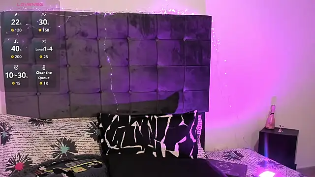 Snapshot of Kylie2211 chatting on November 15, 11:18 am Kylie2211 online show from November 15, 11:18 am