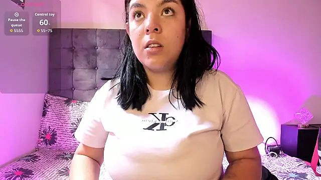 Snapshot of Kylie2211 chatting on November 19, 5:24 pm Kylie2211 online show from November 19, 5:24 pm