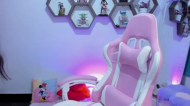 SharonSander online show from February 6, 1:05 am