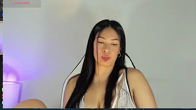 bella hadid1  online show from February 24, 6:26 pm