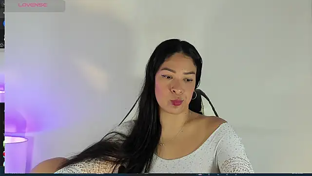 bella hadid1  online show from March 2, 1:38 pm