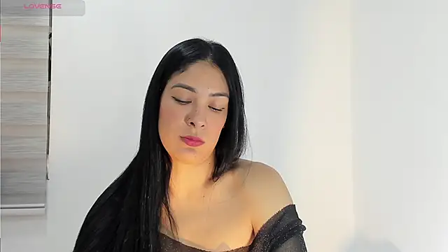 bella hadid1  online show from October 4, 7:45 pm