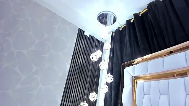 SarayRoyse online show from September 29, 7:30 pm