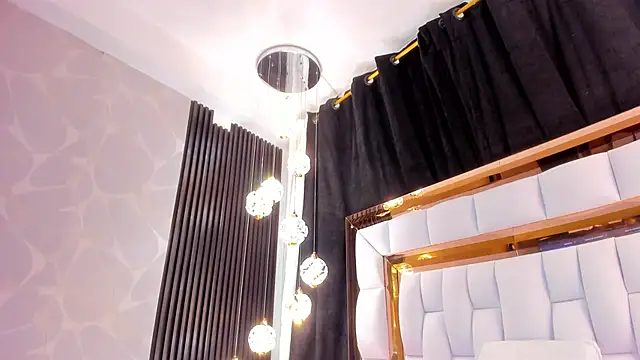 SarayRoyse online show from November 17, 7:30 pm