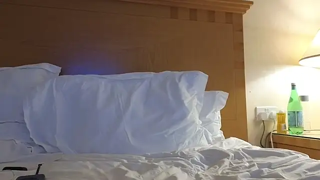 Mr-and-Mrs-Smith online show from February 3, 2:13 pm