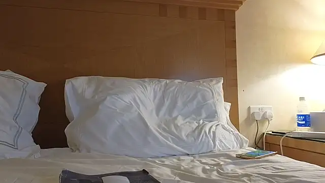 Mr-and-Mrs-Smith online show from March 18, 6:04 pm