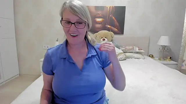 irinamaux online show from February 16, 2:54 pm