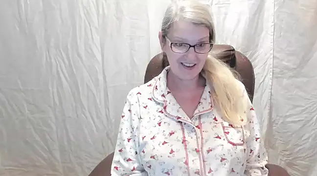 irinamaux online show from February 19, 2:23 am