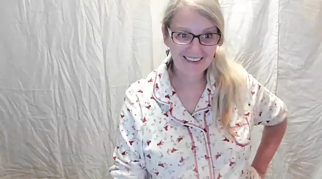 irinamaux online show from February 19, 5:27 am