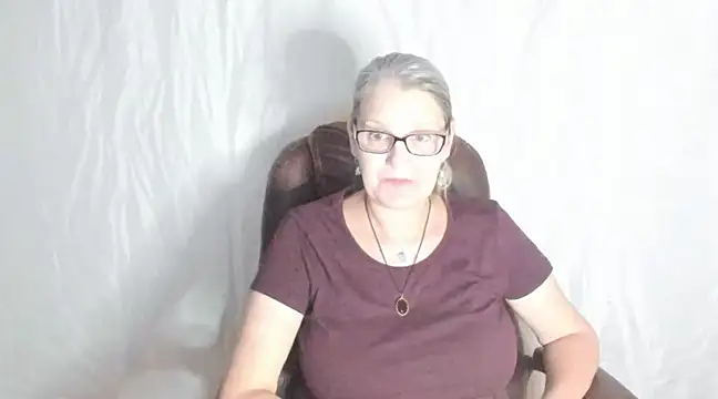 irinamaux online show from February 22, 10:09 pm