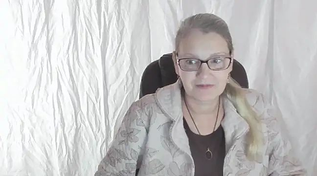 irinamaux online show from February 23, 9:11 am