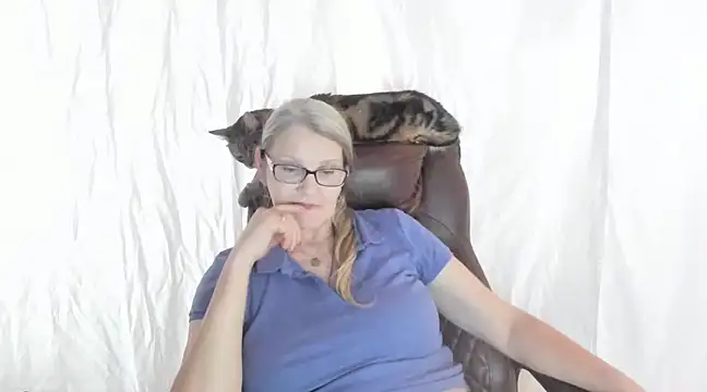 irinamaux online show from February 25, 11:41 am