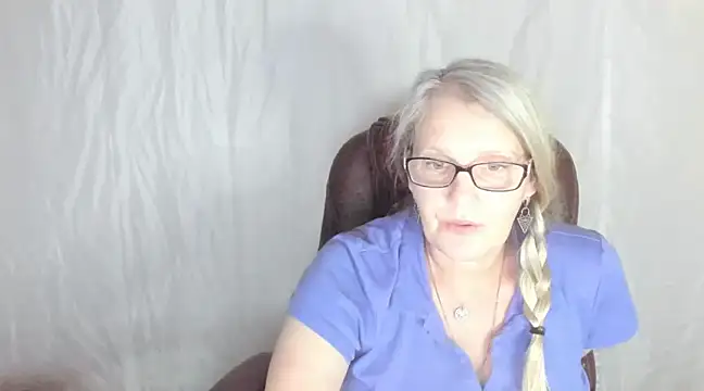 irinamaux online show from February 26, 3:08 pm