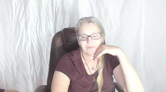 irinamaux online show from February 27, 1:28 pm