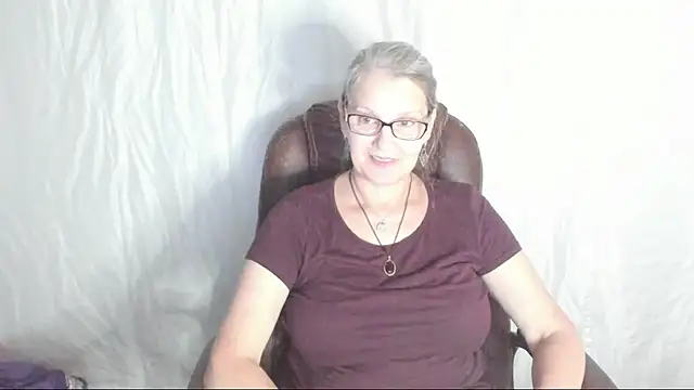 irinamaux online show from February 28, 3:26 pm