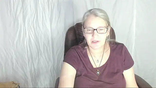 irinamaux online show from March 1, 1:40 pm