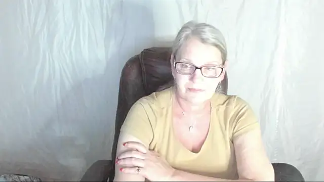 irinamaux online show from March 5, 3:29 pm