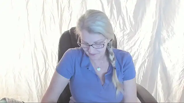 irinamaux online show from March 7, 5:29 am