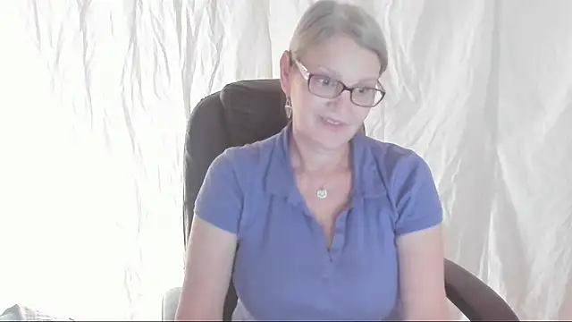 irinamaux online show from March 8, 7:49 am