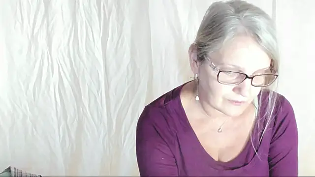 irinamaux online show from March 9, 1:59 pm