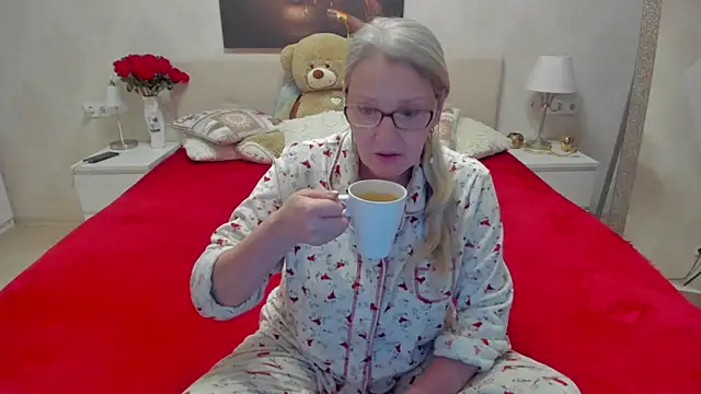 irinamaux online show from March 14, 4:21 am