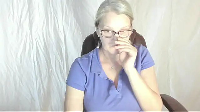 irinamaux online show from March 22, 2:58 pm