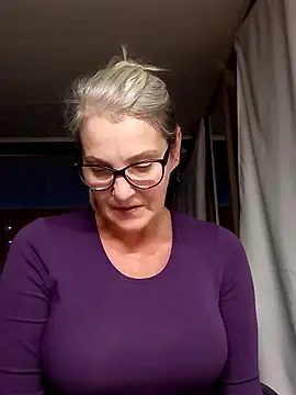 irinamaux online show from September 26, 12:36 am