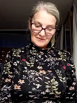 irinamaux online show from September 27, 4:56 pm