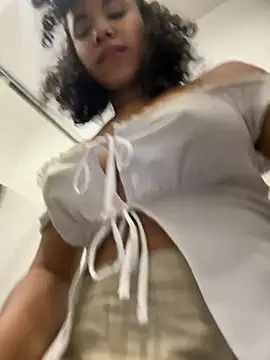 Brunettexio online show from December 8, 5:22 pm