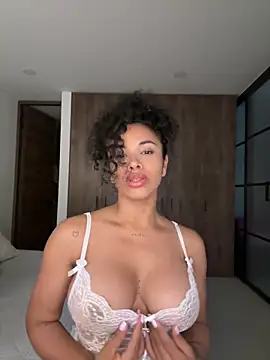 Brunettexio online show from December 14, 2:31 pm