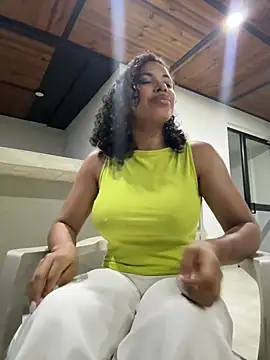 Brunettexio online show from December 23, 11:06 pm