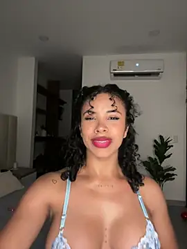 Brunettexio online show from February 15, 10:21 pm