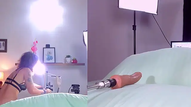 Snapshot of Loving_Lauren chatting on December 31, 8:23 pm Loving Lauren online show from December 31, 8:23 pm